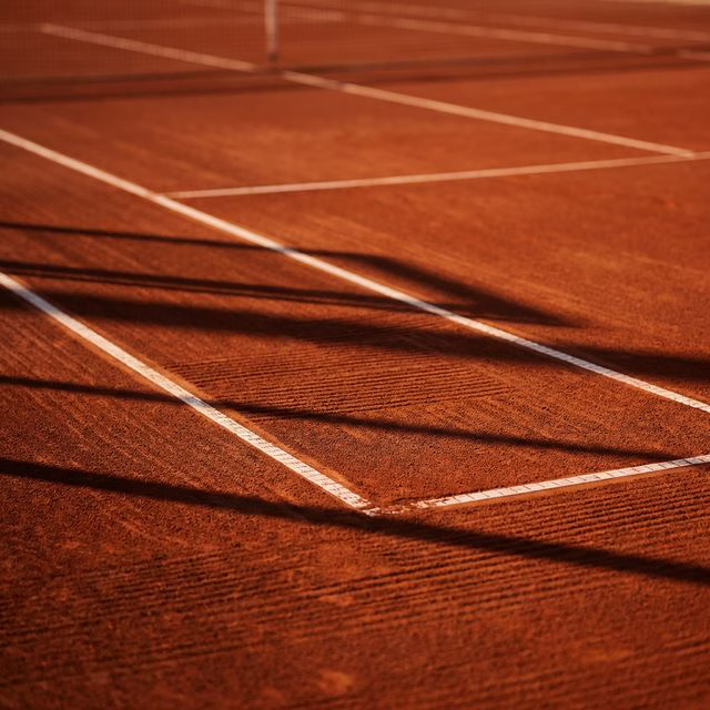 Tennisplatz Pflegegeräte – Schleppmatten, Walzen, Bewässerung